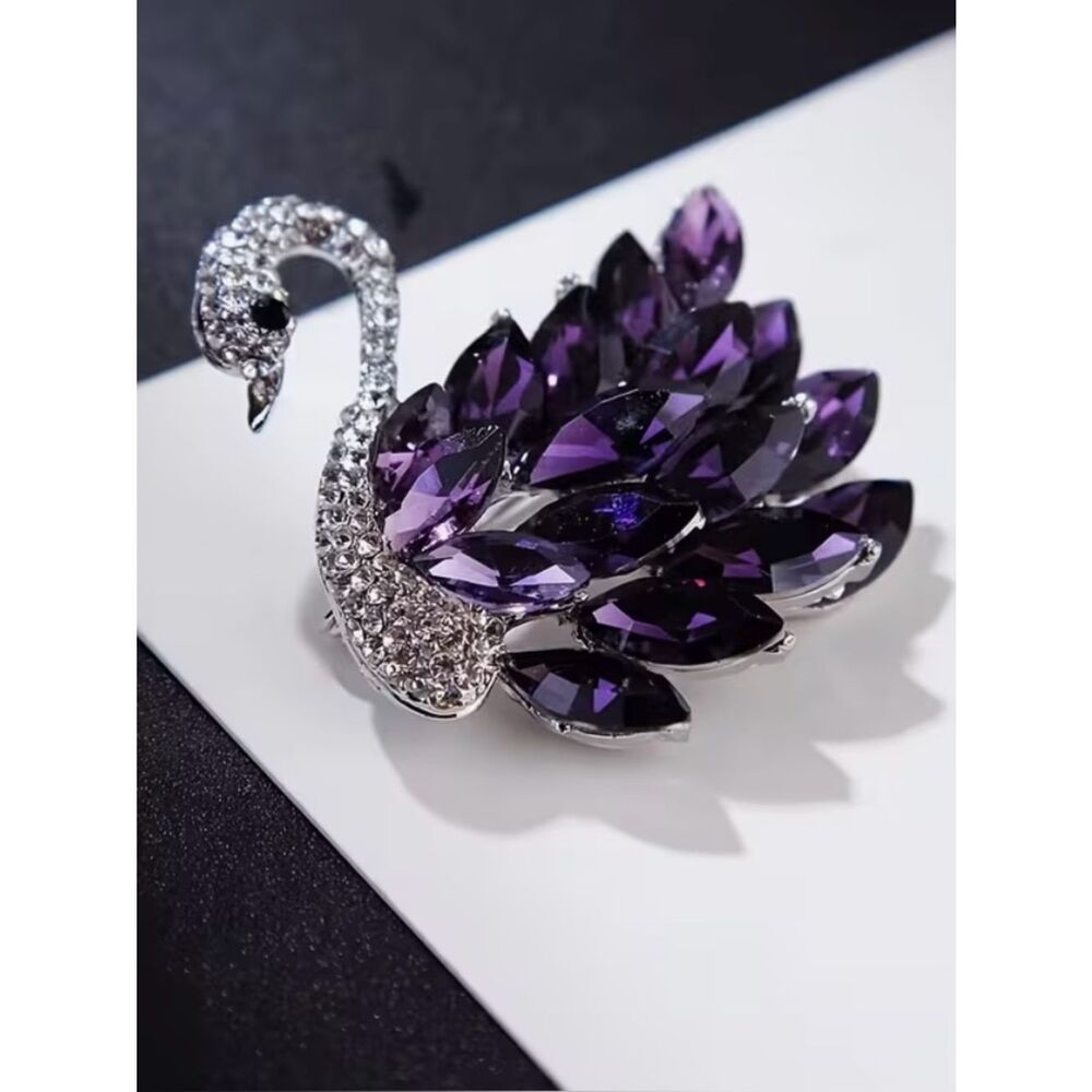 💜 NEW Sparkling Elegant Purple Crystal Swan Brooch - Women Jewelry 💜